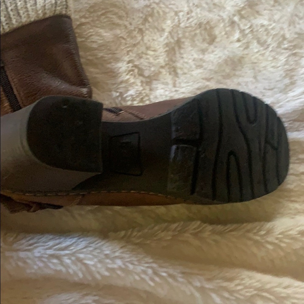 Boots - Picture 4 of 4
